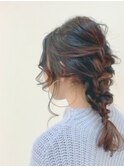 グラデーションカラーがアクセントの編み込みルーズアップ