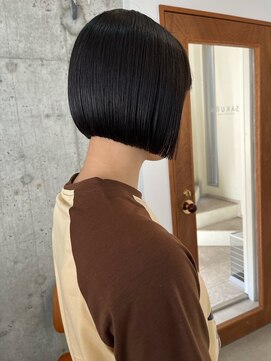 サクラ 岐阜(SAKURA) 首が綺麗に見える　切りっぱなしボブ　前下がり　岐阜美容室