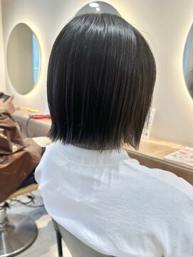 ヒビヲ(HIBIO) 切りっぱなしボブショートボブベージュカラー艶カラーオージュア