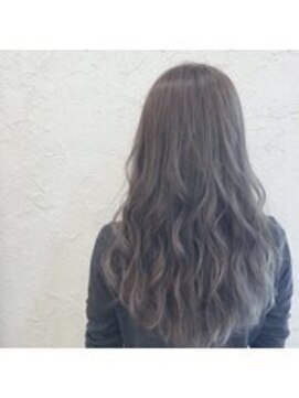 ニーゼロゼロナナ(2007) グレージュ