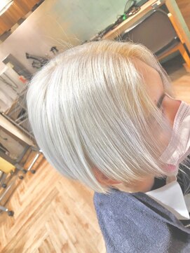 エヌアンドエー 草加店(N&A) ハイトーンケアカラー×センターパート 髪質改善/前下がり