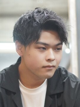 ノーエン(noen) センターパートスパイラルパーマツーブロック刈り上げメンズヘア