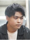 センターパートスパイラルパーマツーブロック刈り上げメンズヘア
