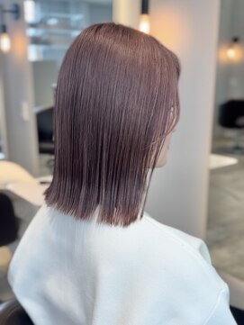 ケリーアン 太田(kelly.un) ピンクベージュ / 切りっぱなしボブ / ロブ / ブリーチカラー