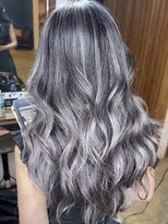 ブレイズヘアー(BLAZEhair)&nbsp;【モノトーン】グレーシルバーバレイヤージュ×ブリーチ２回