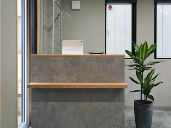 Miris.の写真/骨格や髪質を見極めあなたに一番似合うスタイルをご提案＊あなただけのプライベート空間で最適なデザインを