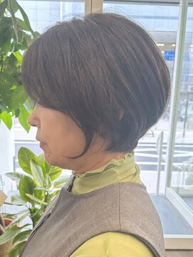 ビューエヒメ(VIEW EHIME) 大人ラフウェーブ外ハネボブダークブラウンスウィングショート