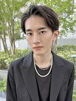 ビジネスカジュアル　七三パート　ニュアンスパーマ　眉毛