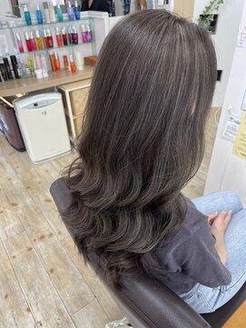 ヴォーグ vogue ヘアースタジオ 細めハイライト＋グレイカラー