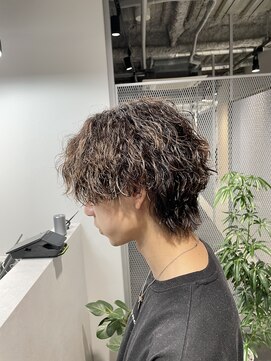 アクシー ヘアーアンドメイク(AXY HAIR&MAKE) 波巻きパーマくびれウルフセンターパートツイストスパイラル