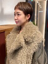 アトリエ(atelier.)&nbsp;ベリーショート　オン眉　ブロンドベージュ　20代30代　こなれ感