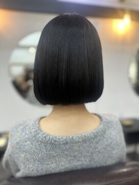 ラビス(Lovis) 黒髪カタログ/ボブルフ/ネビージュ/小顔に見せるヘア/ワンレン