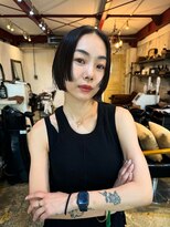 アデ オモテサンドウ(ade omotesando)&nbsp;モードな雰囲気を全面に出した黒髪スタイル