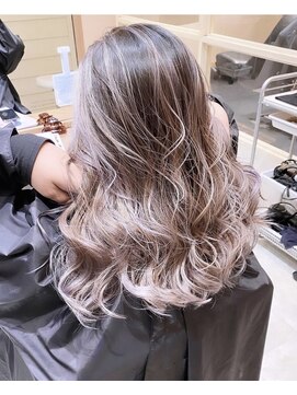 ヘアサロン エフ 渋谷(F) #バレイヤージュ　#ミルクティーベージュ　#ベージュブロンド