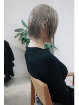 フェイヴィーズ(FavyS)&nbsp;ダブルカラーホワイトベージュ切りっぱなしボブ