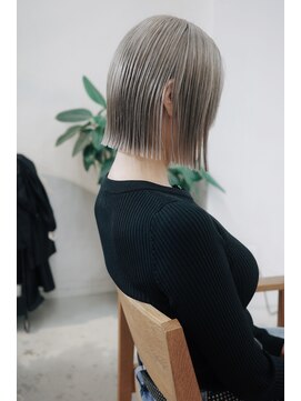 フェイヴィーズ(FavyS) ダブルカラーホワイトベージュ切りっぱなしボブ