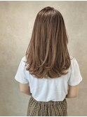 miu　大人女子のロングレイヤーとくすみベージュ