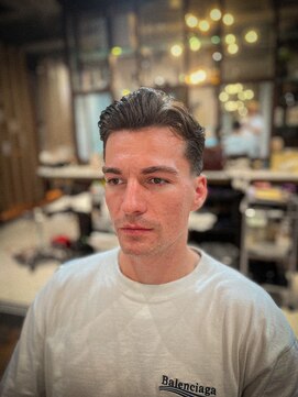 リバレッジ 広尾(Leverage) 海外大人かき上げローフェード