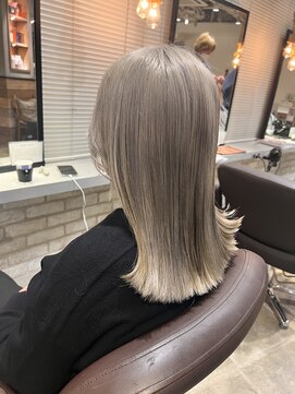 エイトセカンド 新宿三丁目店(EIGHT second) silver×white