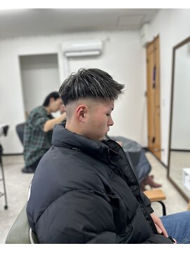 ジャス(Jus) メンズ　ショートフェード×ホワイトメッシュ