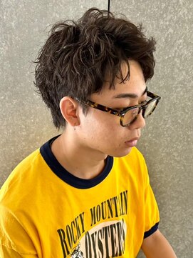 ヒュイル バイ ニアウ(Hwyl by Niau) アップバンクメンズショートニュアンスパーマショートスタイル