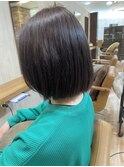うつむいてもフォルムの崩れないボブデザイン！