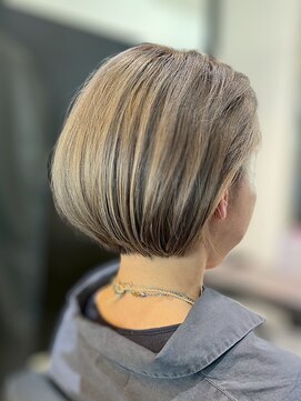 ワンバイジエクト 梅田 似合わせショート/細めハイライト/くすみベージュ/ショートボブ