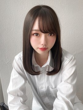 アフロート トウキョウ(AFLOAT TOKYO) 流し前髪大人可愛い小顔顔まわりミディアムストレートワンカール