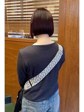 クヴェル バイ アーバン(KVELL by urban.) ぱつっとボブ