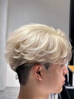 オーシャントーキョー 神戸(OCEAN TOKYO KOBE)&nbsp;ホワイトブロンド刈り上げニュアンスセンターパート