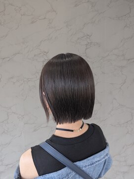 ウシワカマルエムティードット(USHIWAKAMARU MT.) 切りっぱなしボブ