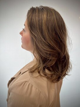 DAMANI 表参道 髪質改善/ヘッドスパ/ハイライト/白髪染め/白髪ぼかし/縮毛矯正 似合わせカット/ミディアムレイヤーカット[表参道駅]