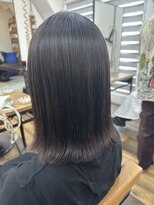 ジェナ(Jena)&nbsp;透け感のある外ハネとブルージュ