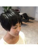 シャープな毛束でつくる大人のハンサムショート