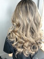 トリニティ(trinity)&nbsp;透明感大人のグレイカバー・デザインブリーチカラー白髪デザイン