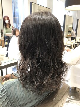 ネオリーブギンザ 銀座店(Neolive GINZA) レイヤー　ミディアムパーマ　結んでも下ろしてもok デジパ