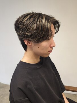 ニアウ 伊勢崎連取店(Niau) センターパートハイライトフェザーパーマ