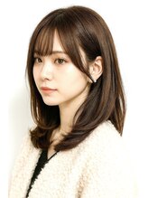  【華やかさが増すカット】目元・輪郭まできれいに見える大人ヘア。