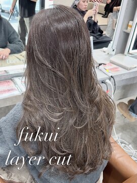 20代30代レイヤーカット　グレージュ