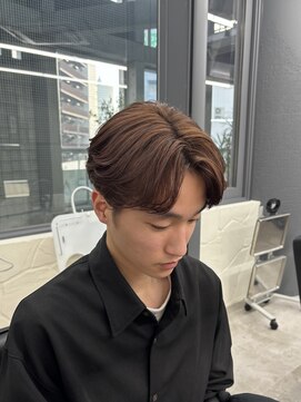 アウラ(AURA) センターパートフェザーショート