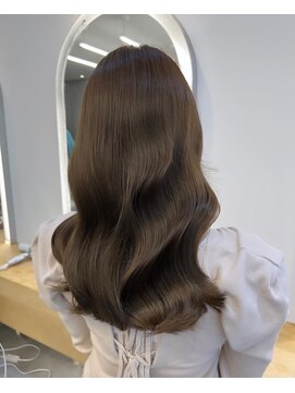 ジーナ 渋谷駅前(Zina) shion 艶感&透明感あふれるオリーブベージュ