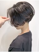 大人黒髪ハンサムショート耳かけ刈り上げ