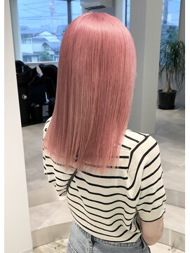 ケリーアン 太田(kelly.un) 透明感青みピンク　切りっぱなしボブ