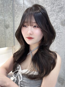 ロール 博多(Role) ミディアムレイヤーカット/似合わせカット/透明感ダークアッシュ