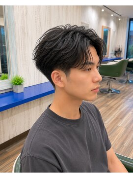 ルートヘア 辻堂店 20代韓国風センターパート黒髪メンズショート束感ツーブロック