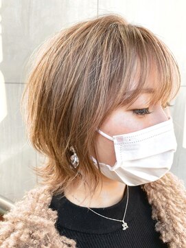 テテ(TETE) ショート/外ハネ/ベージュカラー