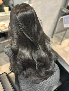 ロイオブジゼル(roi of GiseL) ダークグレージュ フェミニンロング 髪質改善トリートメント