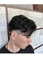 シザーズ(SCISSORS)&nbsp;センターパート/フェザーパーマ/韓国系パーマ/刈り上げ