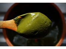 専門店ならではの、上質なヘナ体験で髪も心も癒します。