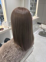 ルシエバイファブリック(Lucie by fabrique) 艶感ベージュブラウン×ナチュラルストレート